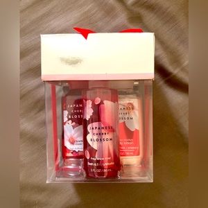 Bath & Body Works Cherry Blossom shower kit